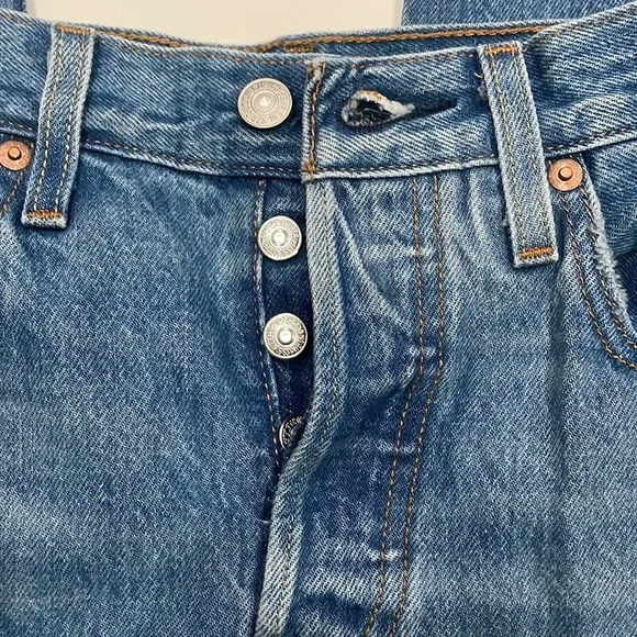 Levi’s 501 Crop Frayed - Picture 9 of 10